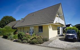 Haus Inselblick FeWo 02 Terrasse, Sauna- u Schwimmbadnutzung im AHOI Sellin